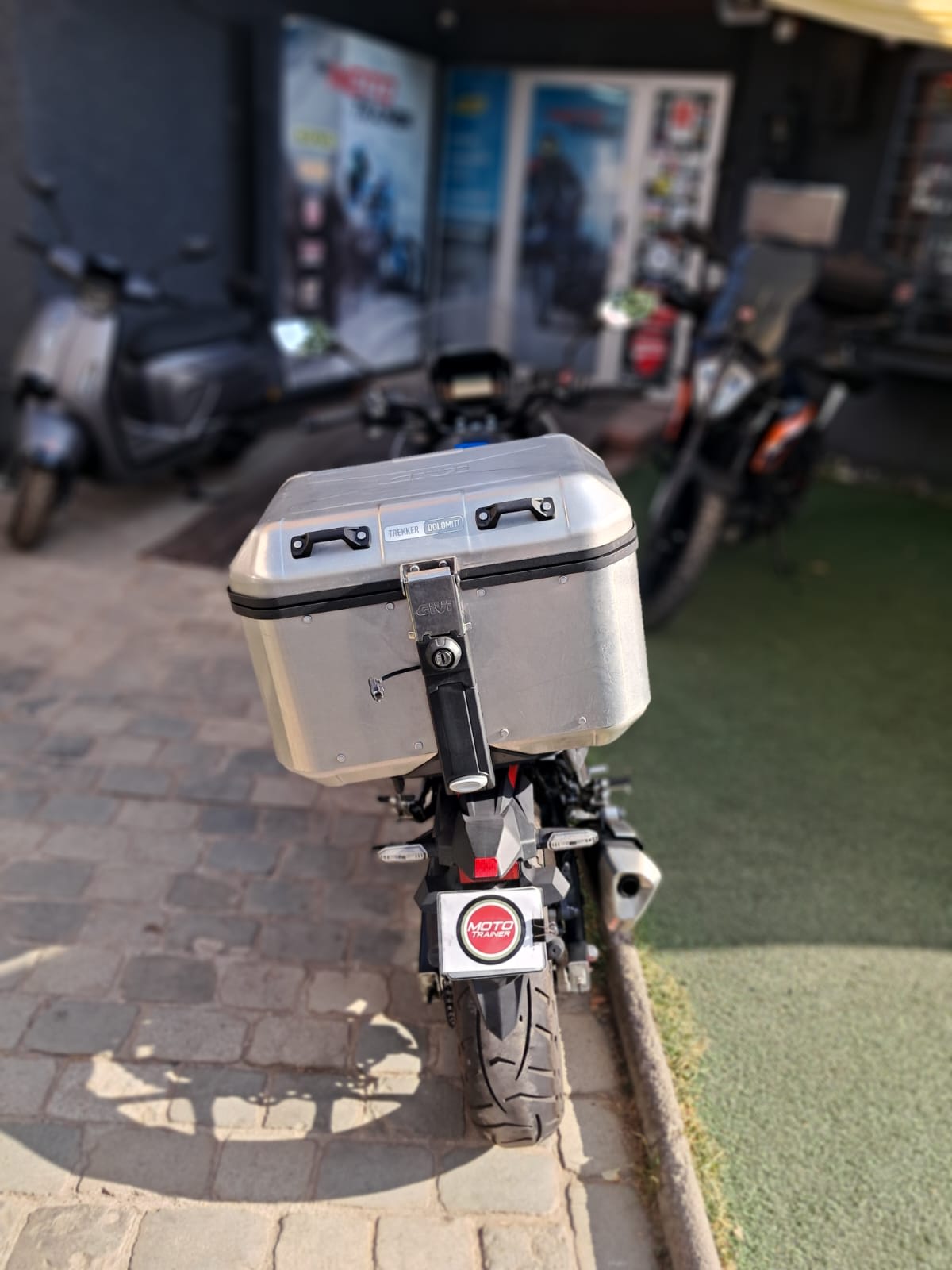 2022 Honda NC 750X NC Gris - Miniatura 4