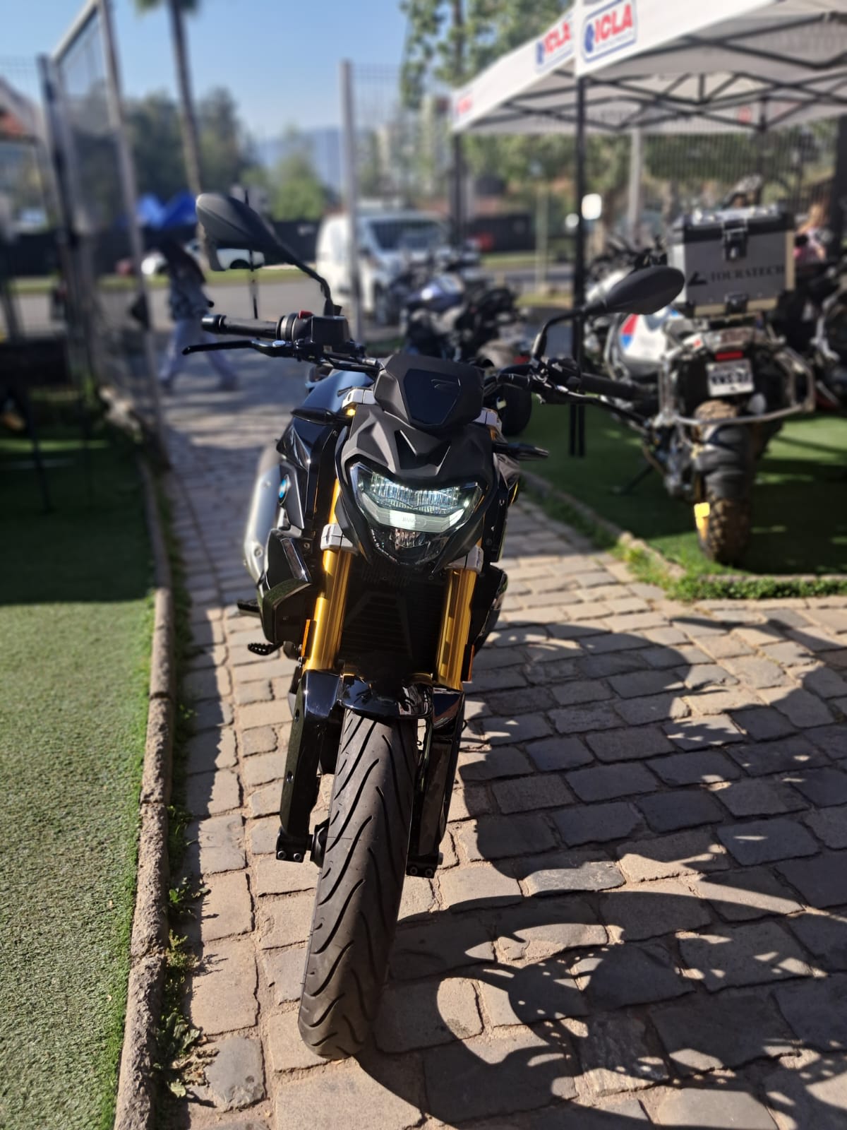 2025 BMW G 310 R G Negro - Miniatura 3