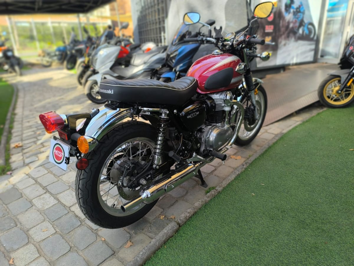 2022 Kawasaki W800 Negro - Miniatura 6