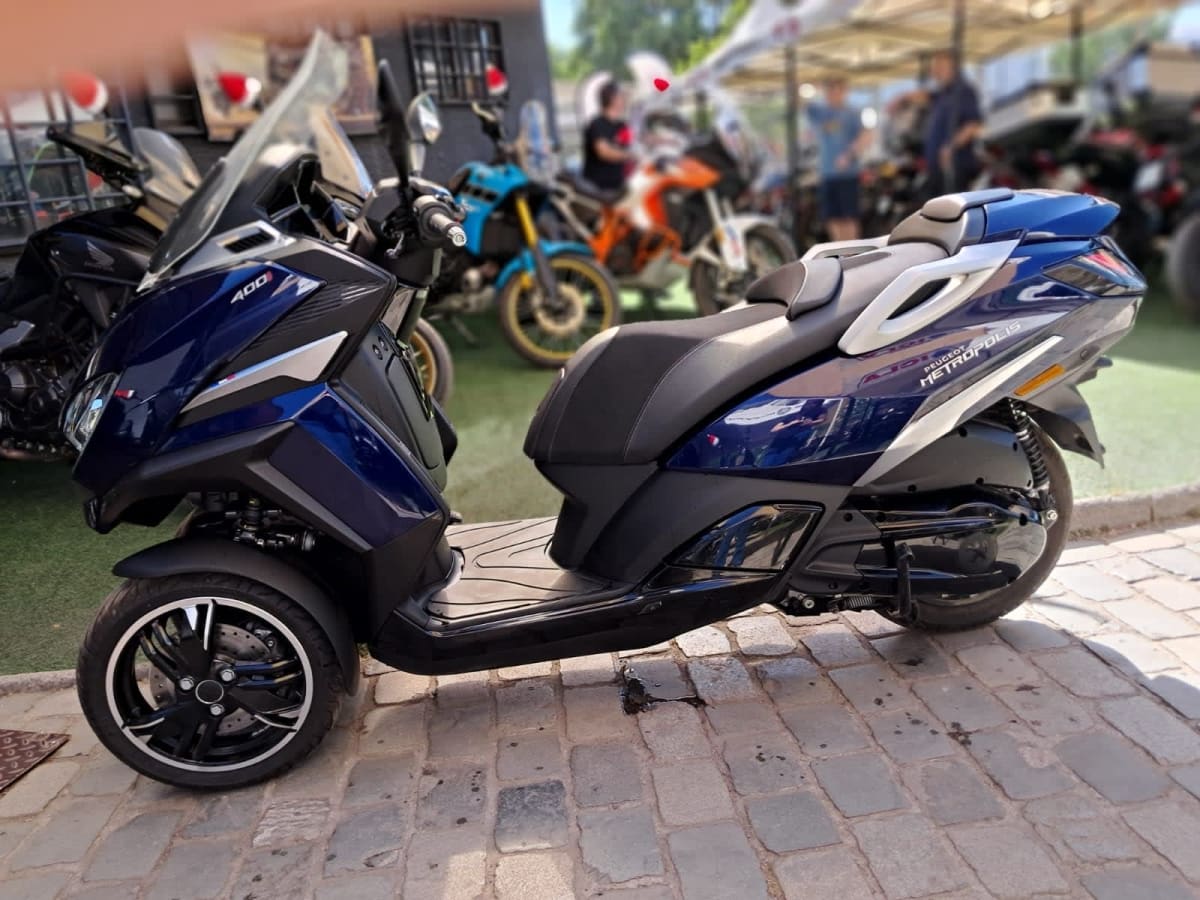 2023 Peugeot Metropolis Gris - Miniatura 4