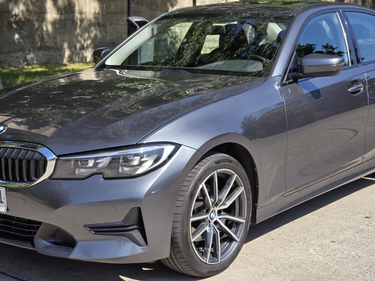 2022 BMW 320i 2.0 AT Gris - Miniatura 5