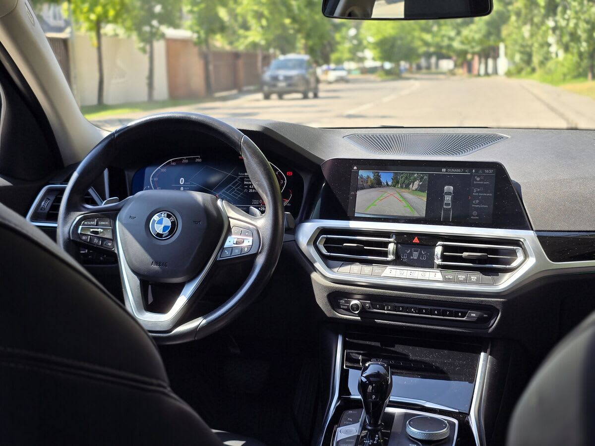 2022 BMW 320i 2.0 AT Gris - Miniatura 7