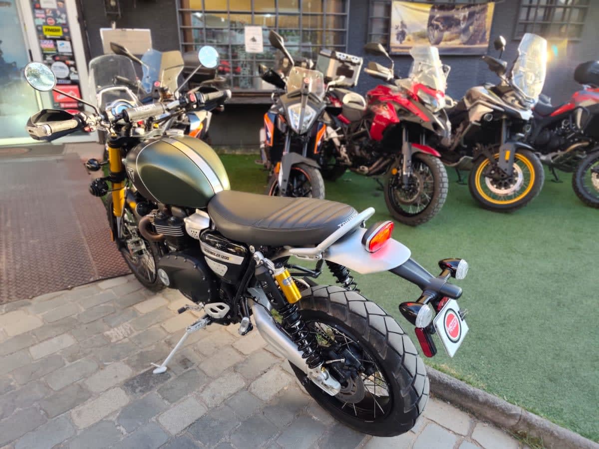 2023 Triumph Scrambler 1200 Scrambler Negro - Miniatura 5
