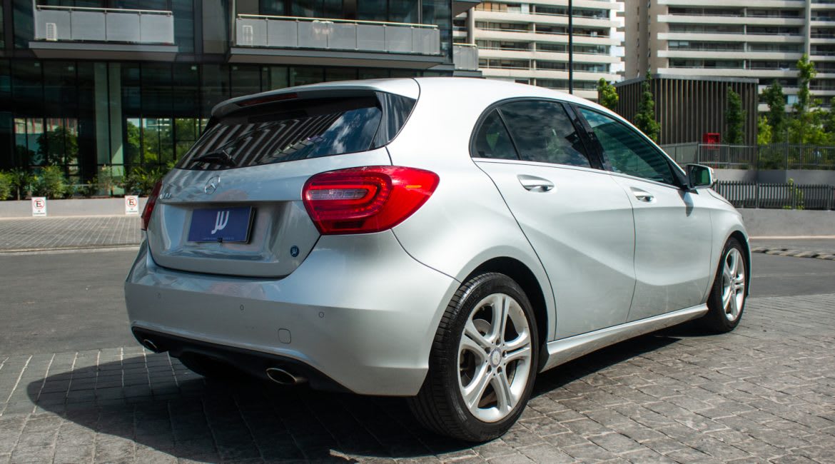 2015 MERCEDES-BENZ A180 1.6 AT Blanco - Miniatura 4