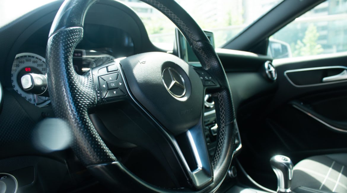 2015 MERCEDES-BENZ A180 1.6 AT Blanco - Miniatura 9
