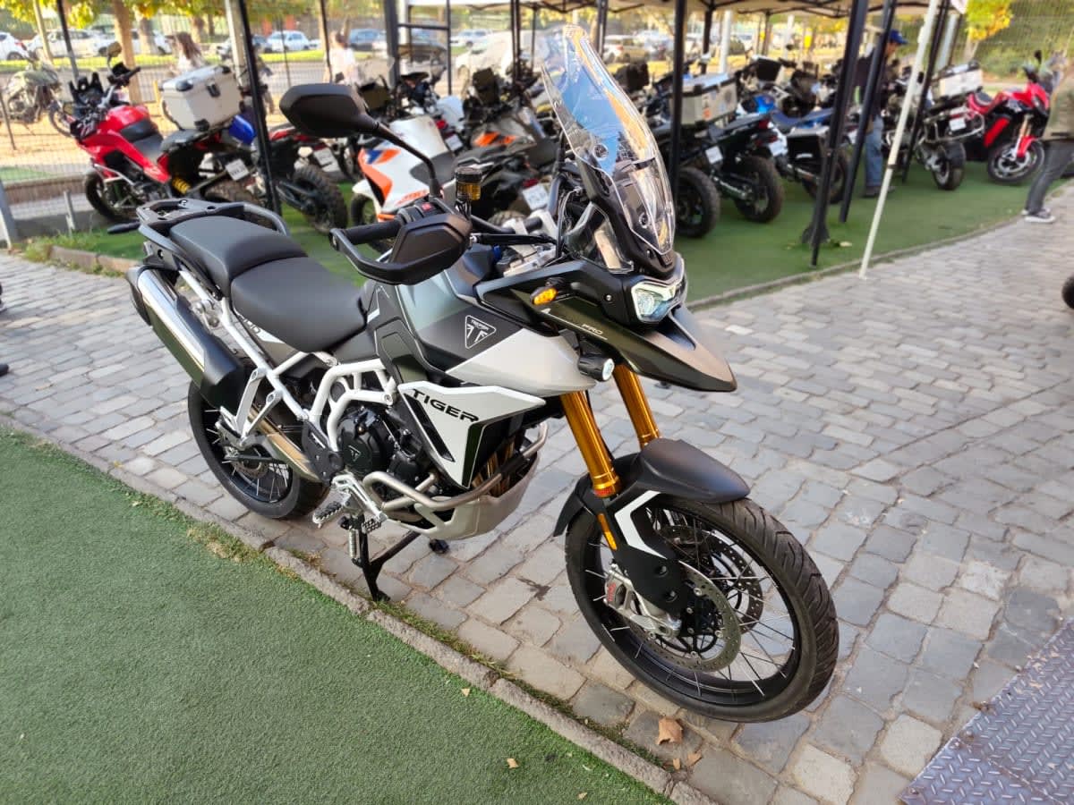 2026 Triumph Tiger 900 Tiger Blanco - Imagen 1