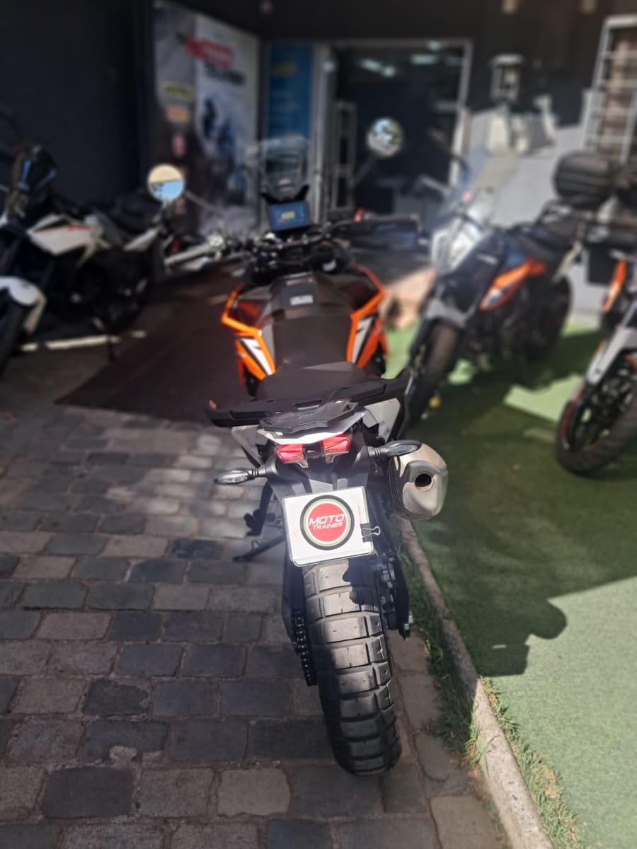 2025 KTM 890 Adventure 890 Naranja - Miniatura 6