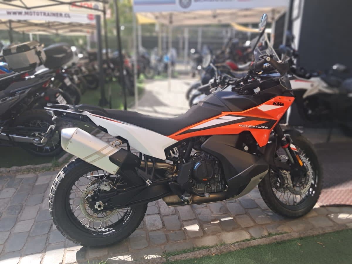 2025 KTM 890 Adventure 890 Naranja - Miniatura 8
