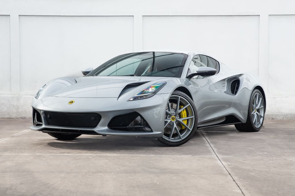2025 Lotus Emira First Edition 2.0T 360HP DCT Plata - Miniatura 3