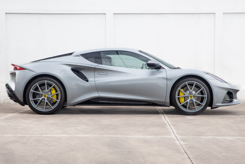 2025 Lotus Emira First Edition 2.0T 360HP DCT Plata - Miniatura 8