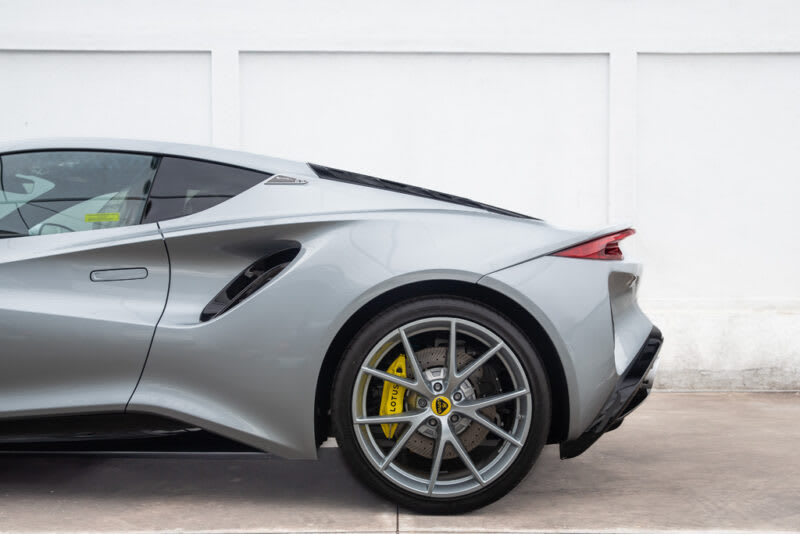 2025 Lotus Emira First Edition 2.0T 360HP DCT Plata - Miniatura 10