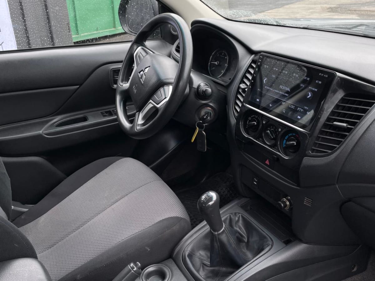 2022 Mitsubishi L200 WORK GRIS - Miniatura 4