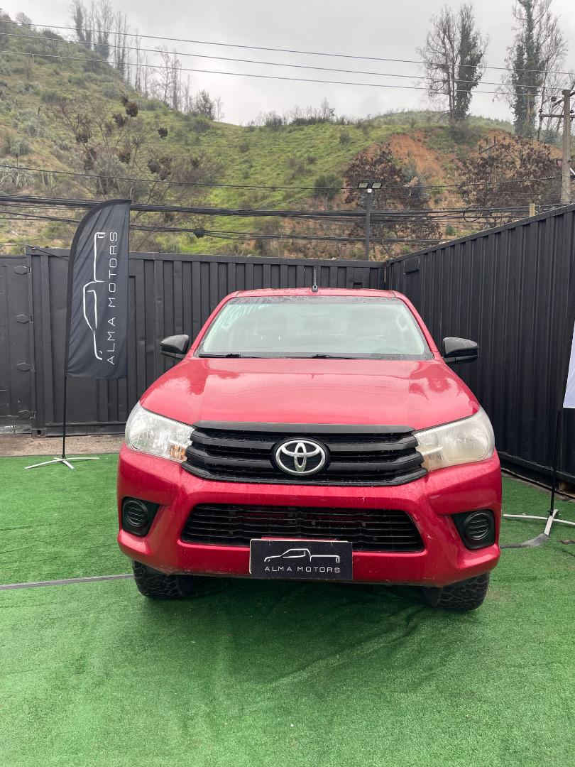 2022 Toyota Hilux Rojo - Miniatura 2