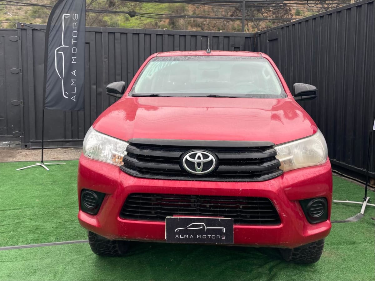 2022 Toyota Hilux Rojo - Miniatura 3