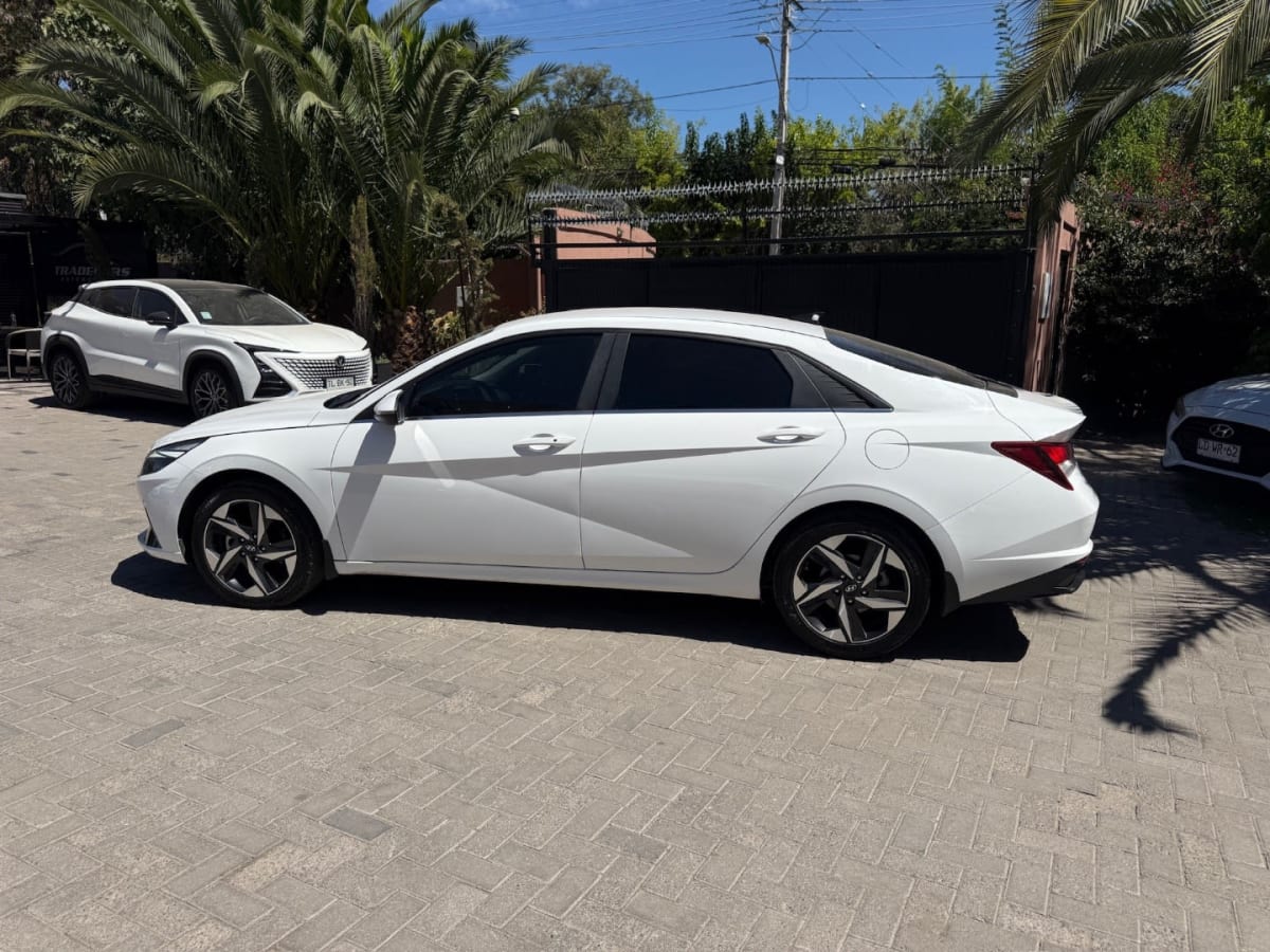 2024 Hyundai ELANTRA Blanco - Miniatura 9