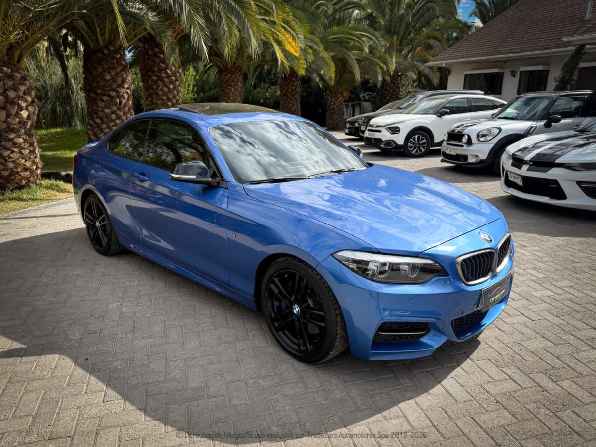 2021 BMW 240M Azul - Miniatura 2