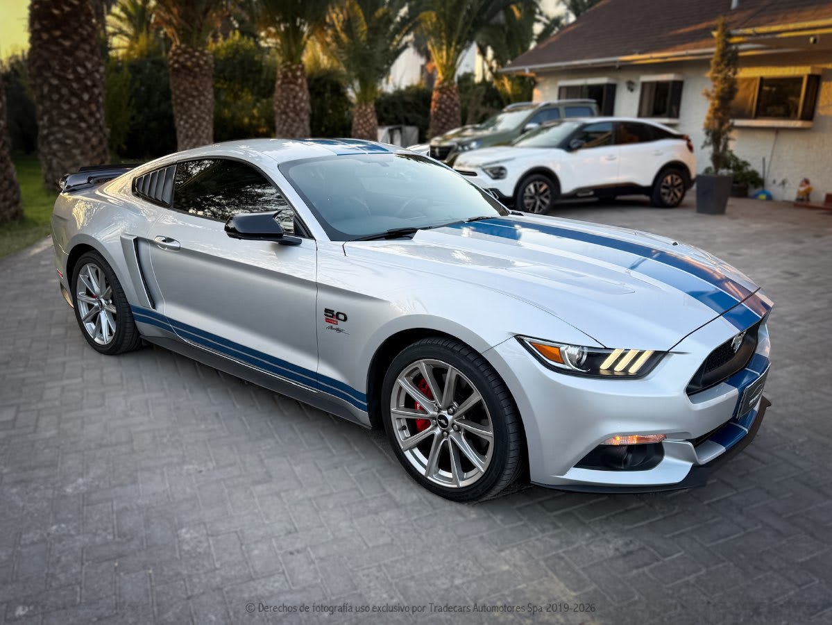 2018 Ford MUSTANG GT-COUPE GRIS - Miniatura 2