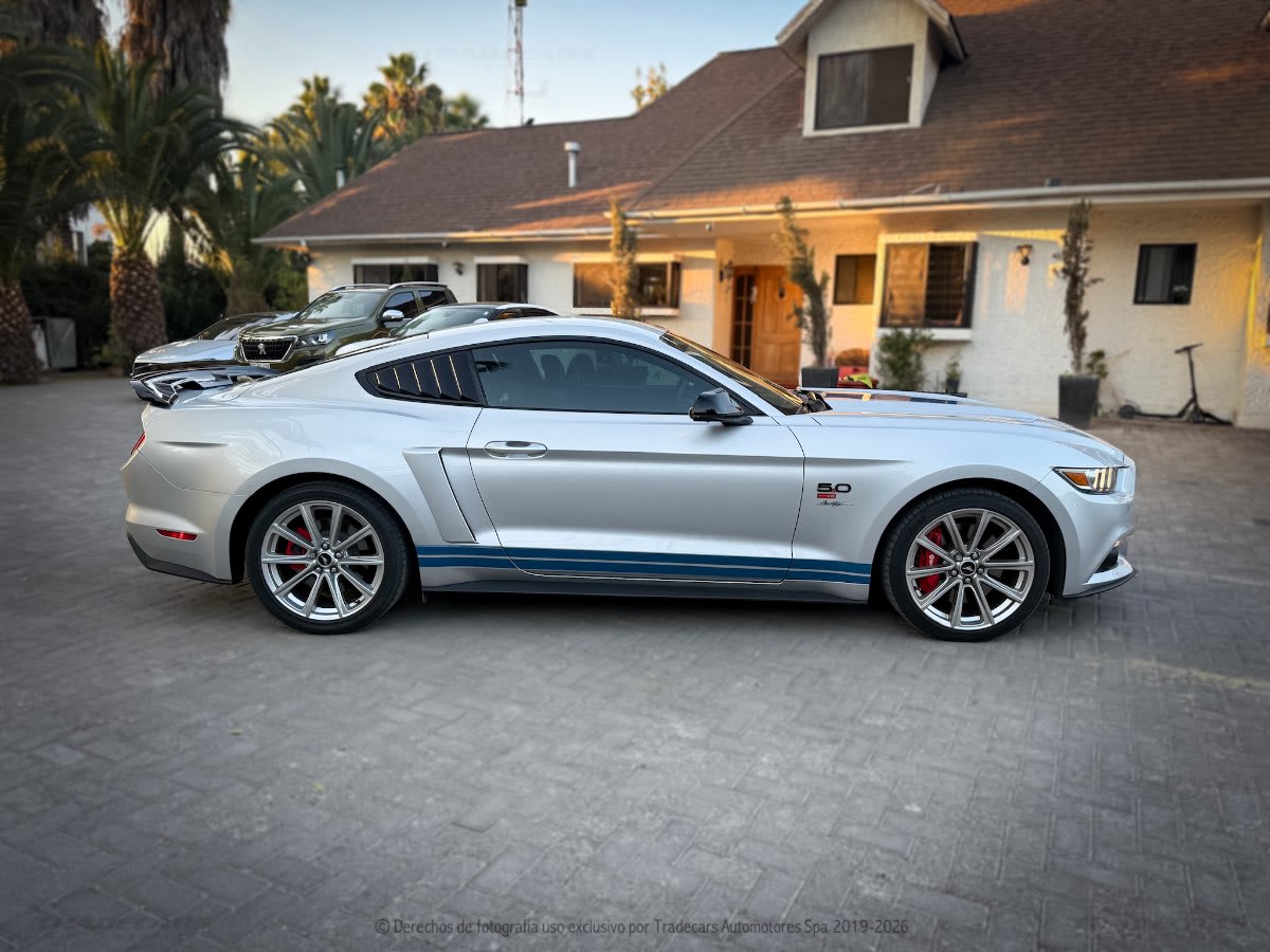 2018 Ford MUSTANG GT-COUPE GRIS - Miniatura 3