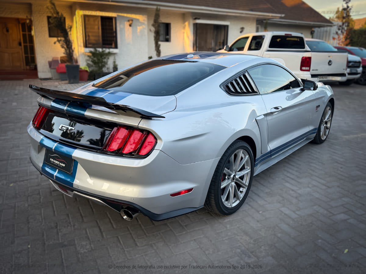 2018 Ford MUSTANG GT-COUPE GRIS - Miniatura 4