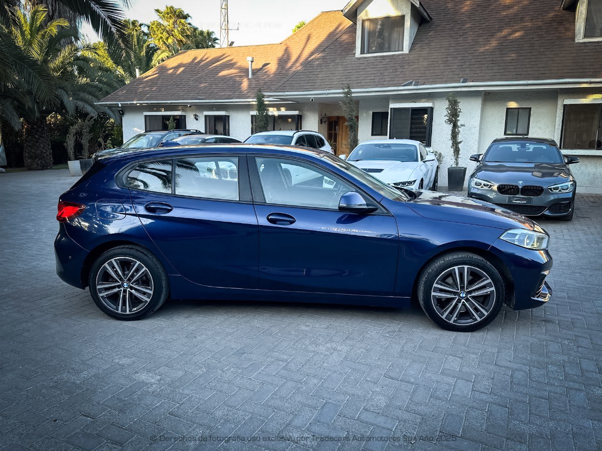 2020 BMW 118D Azul - Miniatura 3