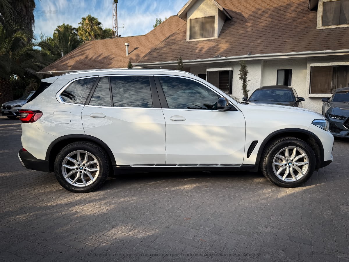 2021 BMW X5 xDrive Blanco - Miniatura 3