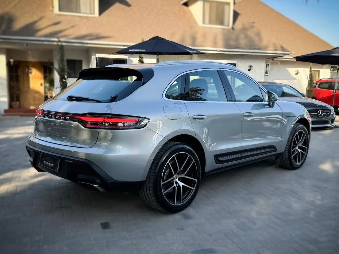 2023 Porsche MACAN Gris Plata - Miniatura 4