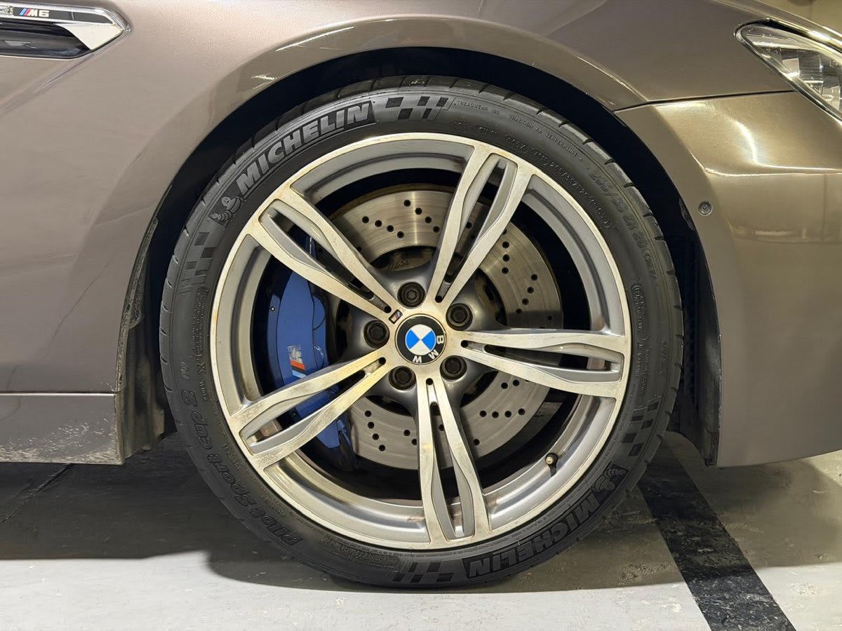 2015 BMW M6 GRIS - Miniatura 8