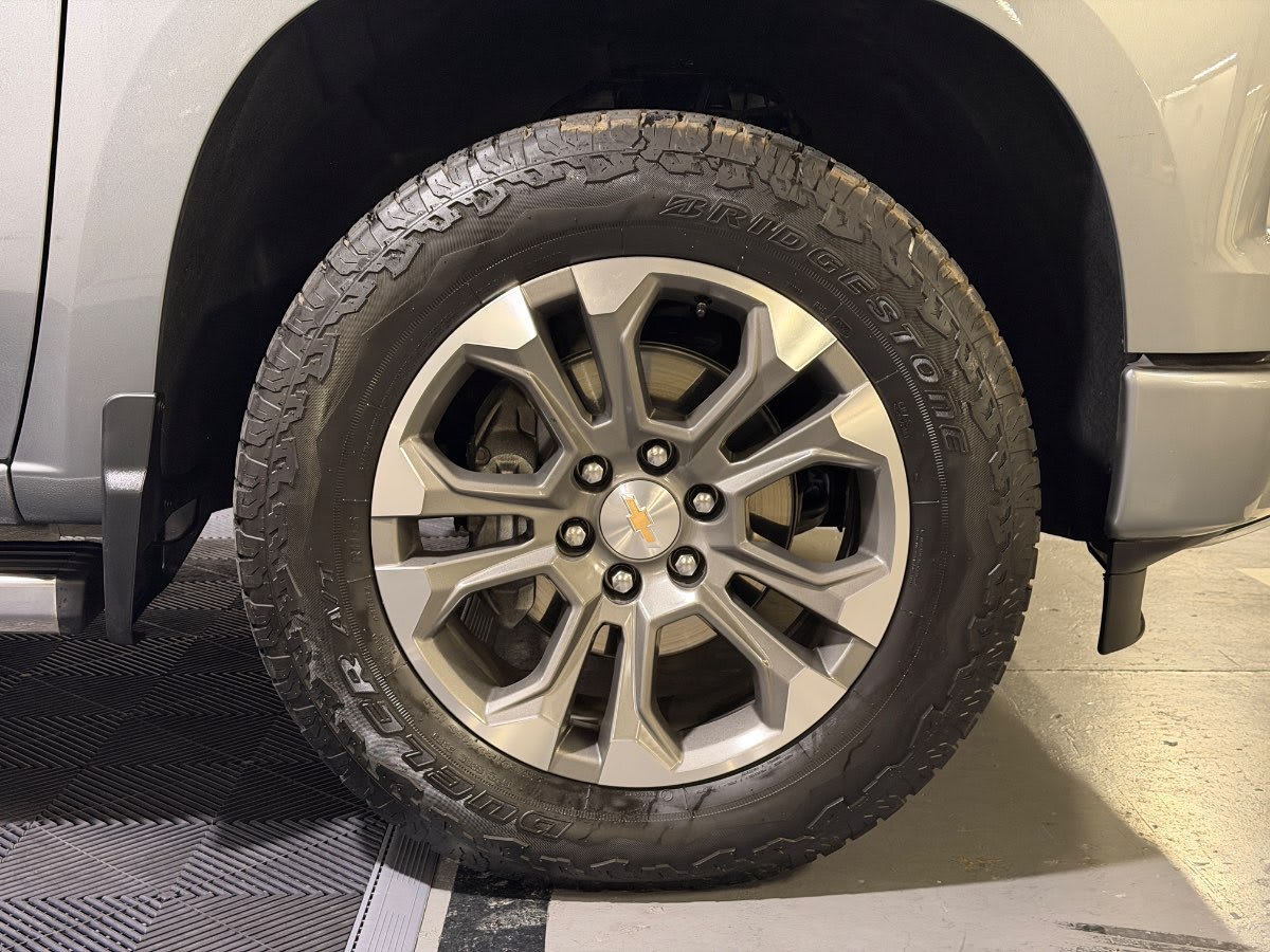 2025 Chevrolet SILVERADO 3.0TD HIGH COUNTRY AUTO DC 4WD R 3.0TD Gris - Miniatura 8