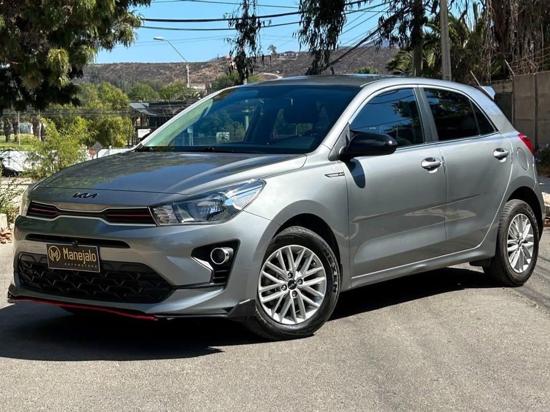 2022 KIA RIO 5 1.4L Gris - Imagen 1