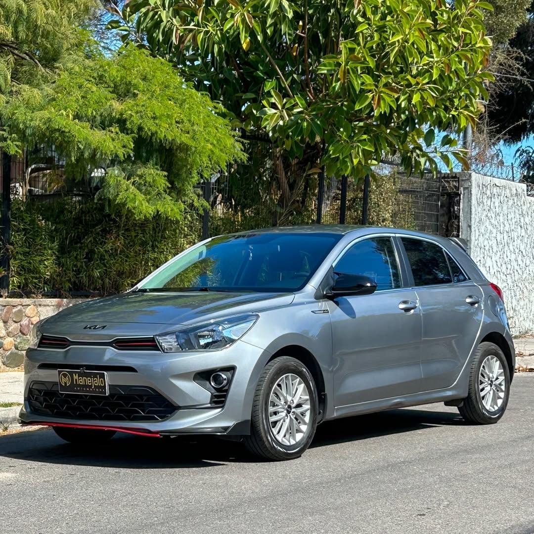 2022 KIA RIO 5 1.4L Gris - Miniatura 8