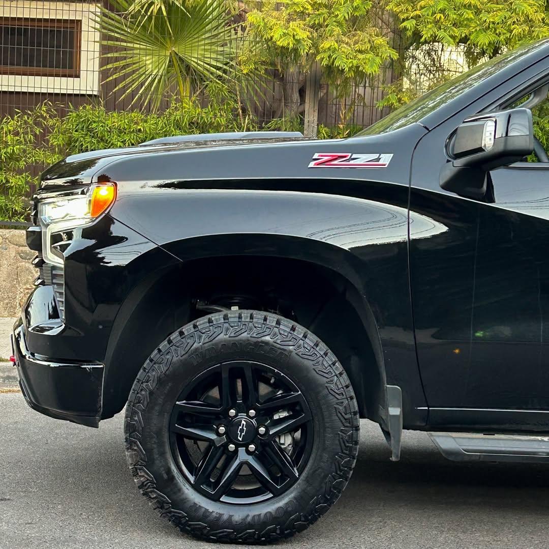 2026 Chevrolet SILVERADO TRAILBOSS LT 5.3L V8 🇺🇸 SILVERADO Negro - Miniatura 3