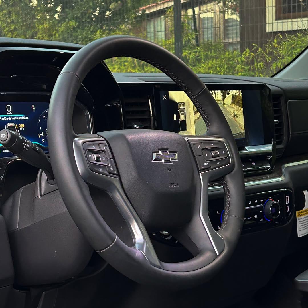 2026 Chevrolet SILVERADO TRAILBOSS LT 5.3L V8 🇺🇸 SILVERADO Negro - Miniatura 5