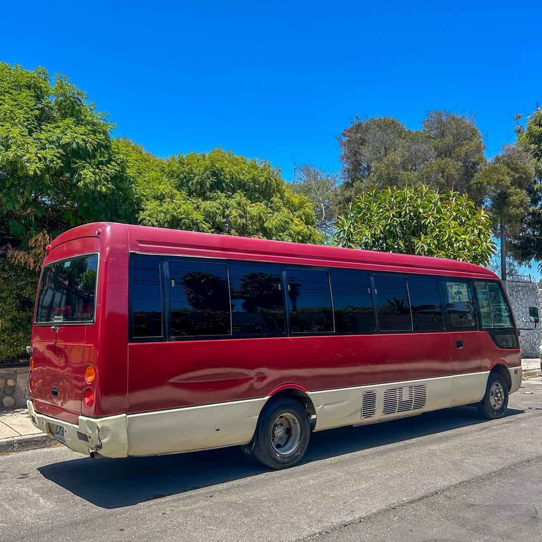 2019 Mitsubishi FUSO ROSA MINIBÚS 3.0L - Miniatura 7