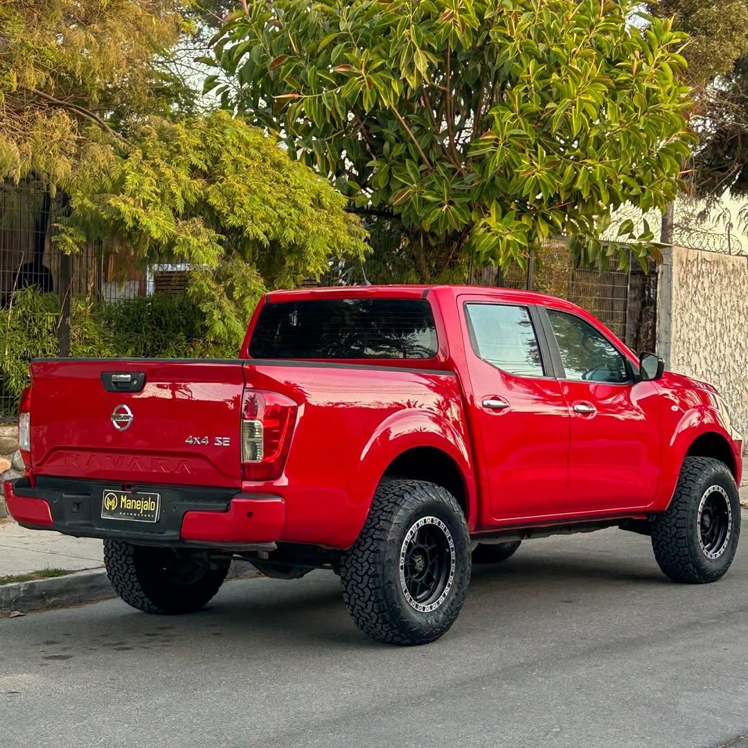 2022 Nissan NAVARA SE 2.3L 🇯🇵 NAVARA Rojo - Miniatura 9