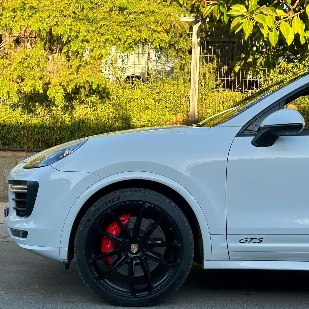 2016 Porsche CAYENNE GTS 3.6 BITURBO 🇩🇪 Blanco - Miniatura 3