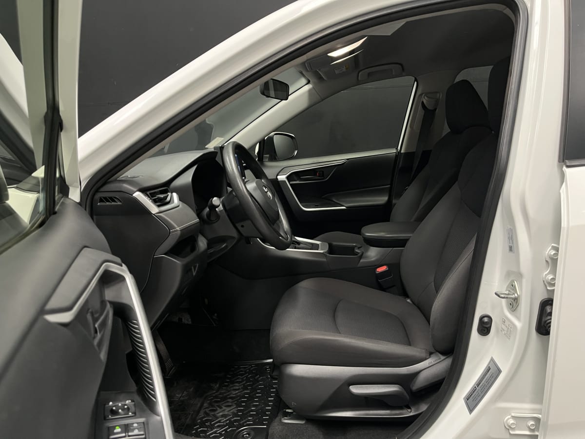 2023 Toyota RAV4 2.0 LE CVT Blanco - Miniatura 9
