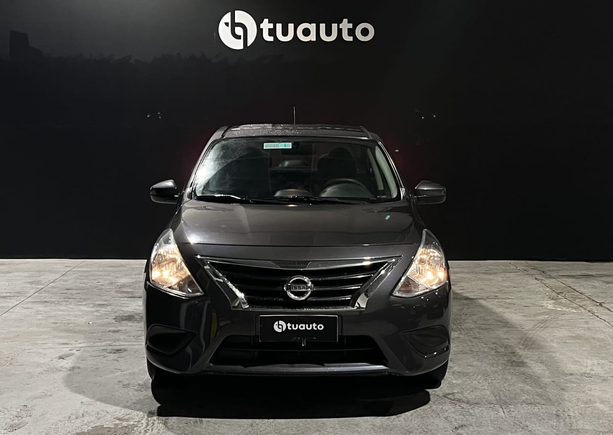2018 Nissan Versa 1.6 SENSE MT Negro - Imagen 1