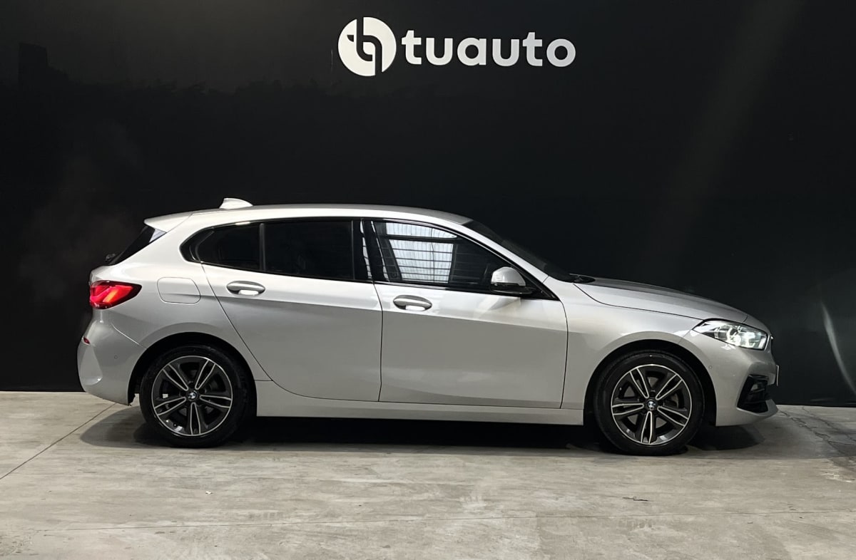 2022 BMW 118i HATCHBACK 1.5 AUT Plata - Miniatura 3