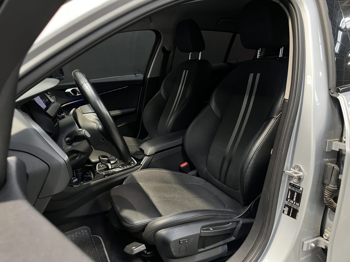 2022 BMW 118i HATCHBACK 1.5 AUT Plata - Miniatura 9