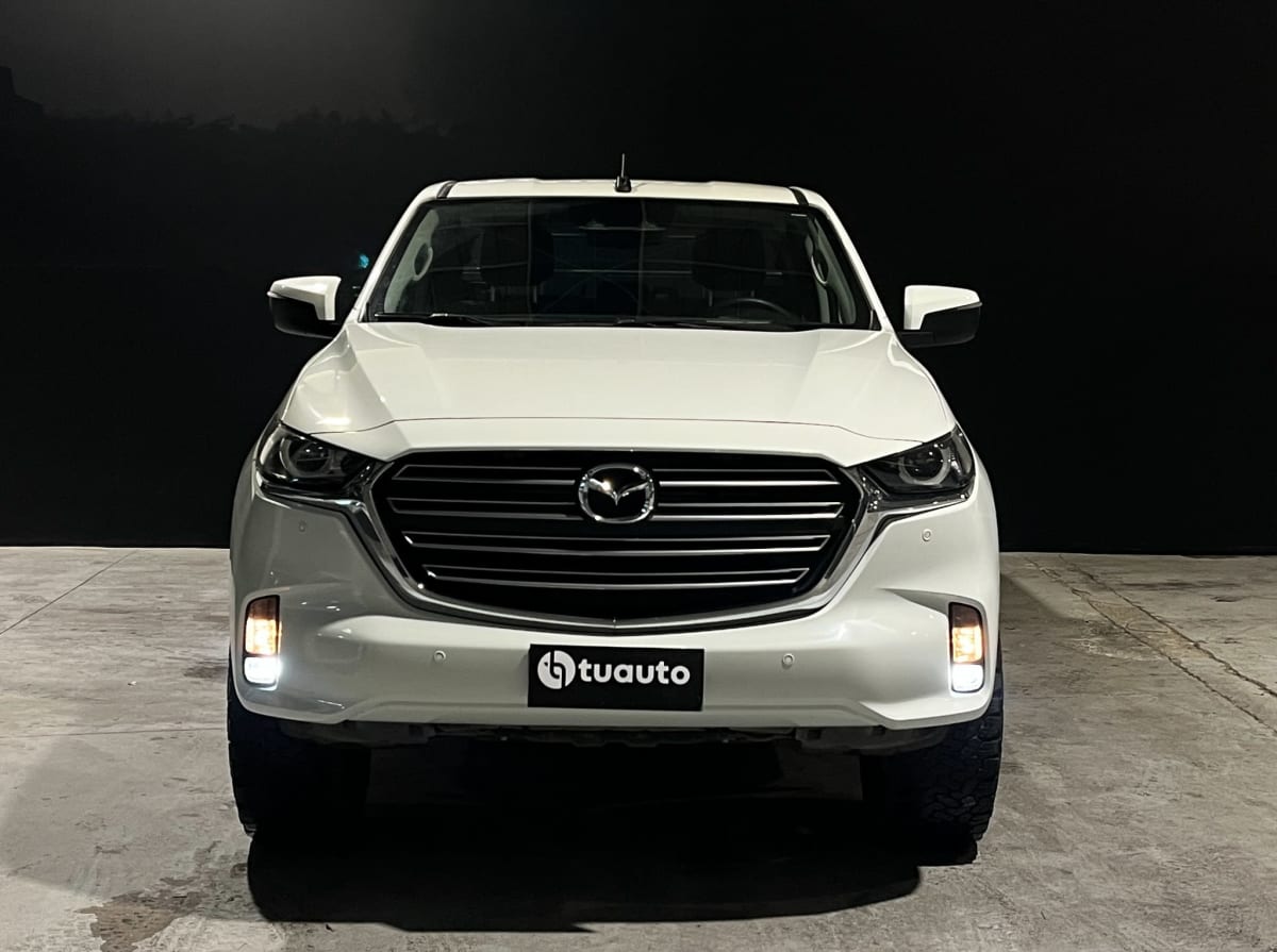 2023 Mazda BT-50 3.0 HIGH DIESEL 4X4 DOB.CAB. 6MT 4P Blanco - Imagen 1