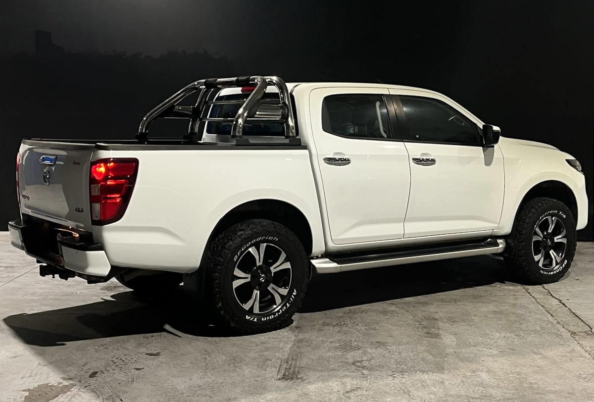 2023 Mazda BT-50 3.0 HIGH DIESEL 4X4 DOB.CAB. 6MT 4P Blanco - Miniatura 4