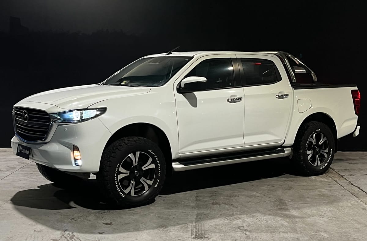 2023 Mazda BT-50 3.0 HIGH DIESEL 4X4 DOB.CAB. 6MT 4P Blanco - Miniatura 8