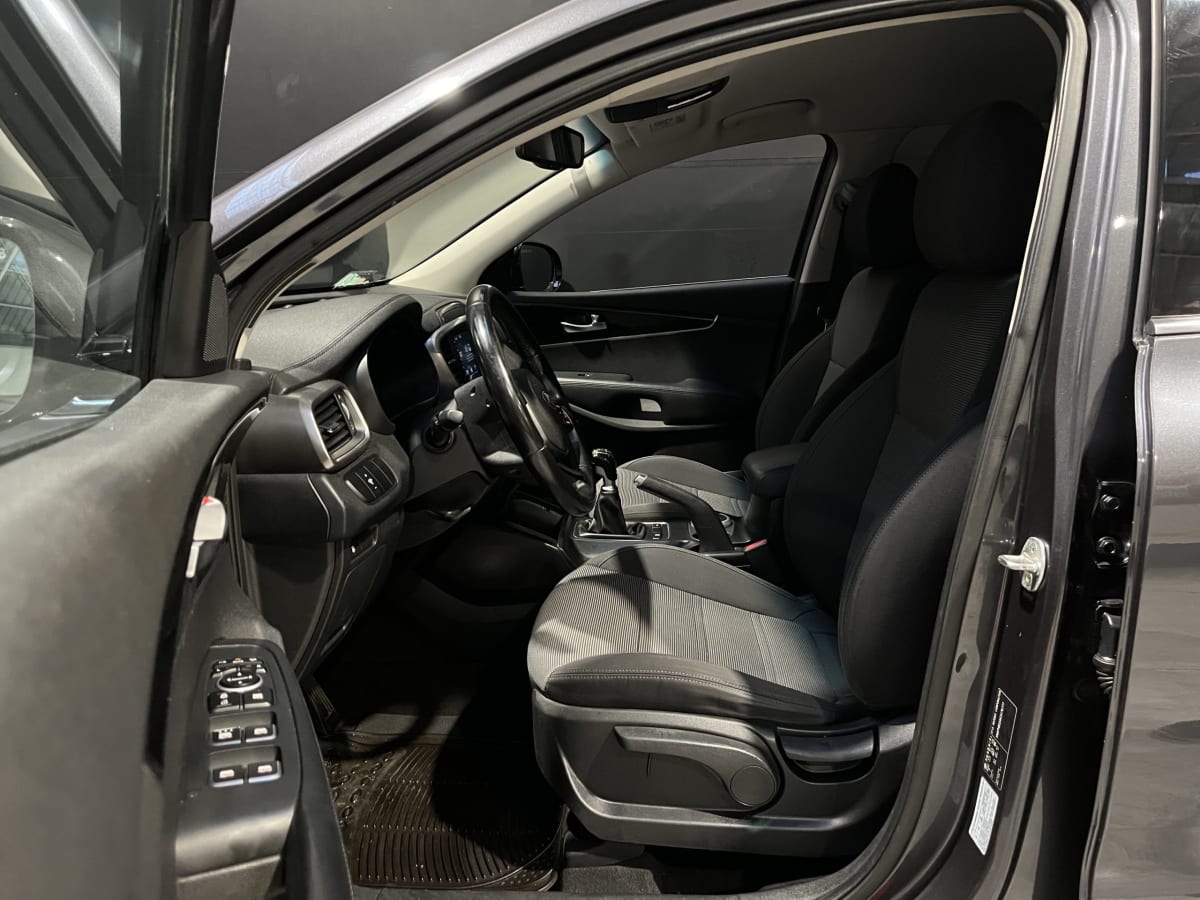 2019 KIA Sorento EX 2.4 MT Gris - Miniatura 9