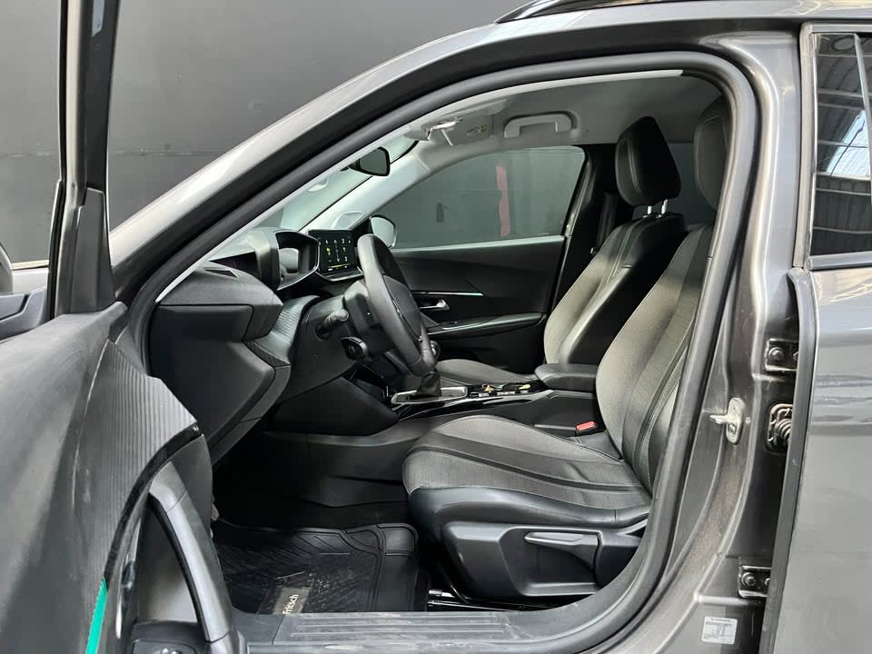 2021 Peugeot 2008 ACTIVE BLUEHDI 1.5 Plata - Miniatura 9