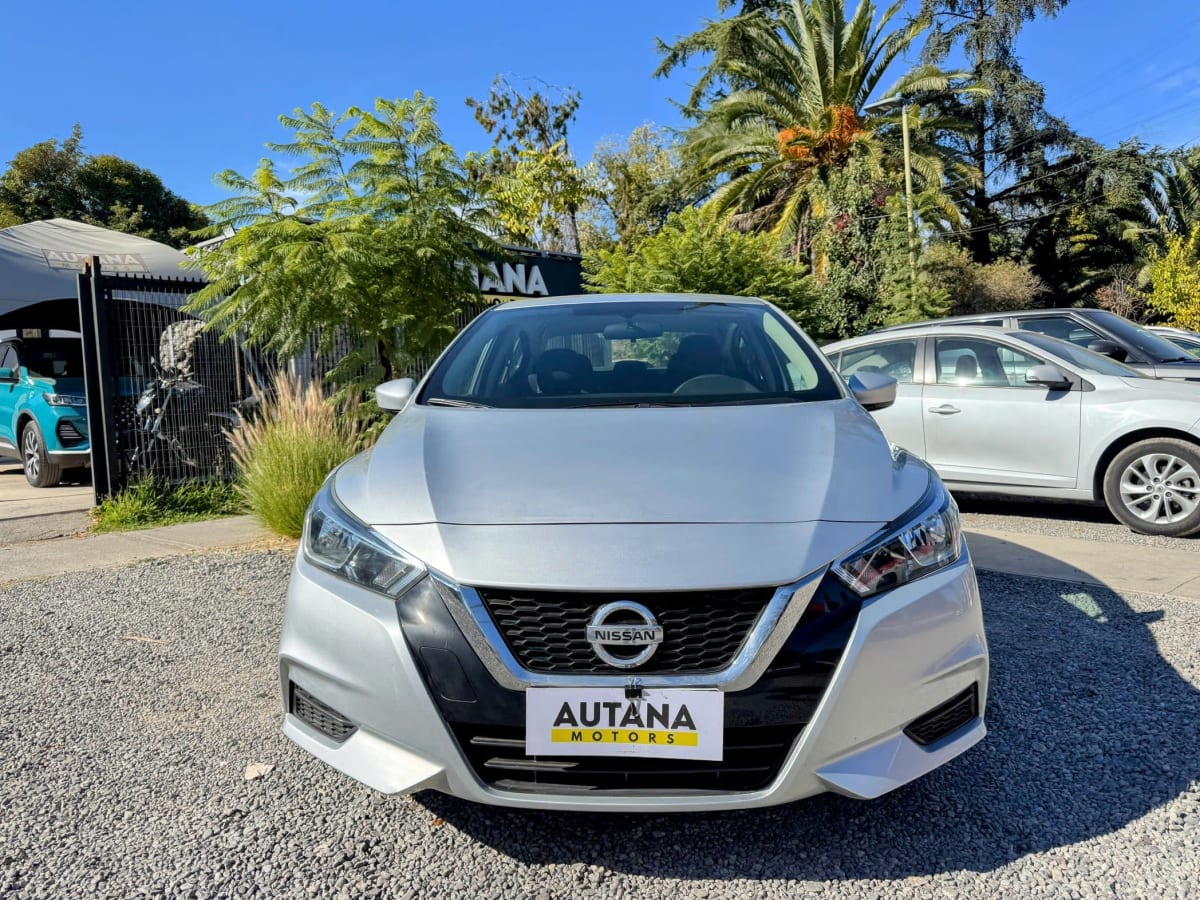 2021 NISSAN NEW VERSA AUT Blanco - Miniatura 3