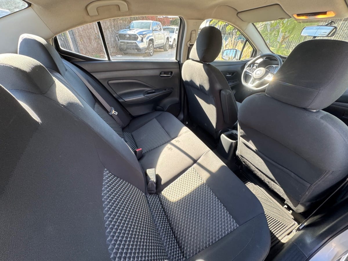 2021 NISSAN NEW VERSA AUT Blanco - Miniatura 7