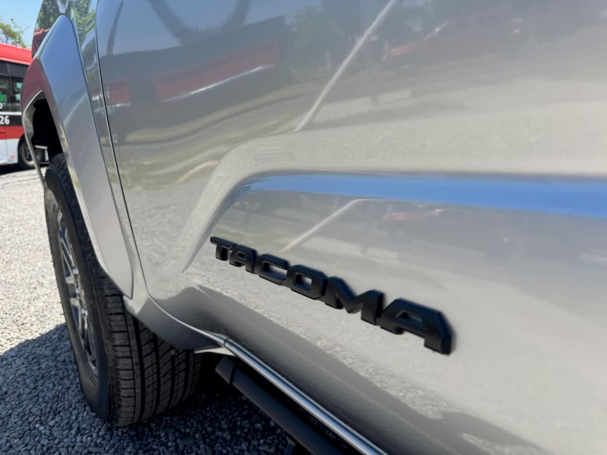 2025 Toyota Tacoma Trd SPORT - Miniatura 4