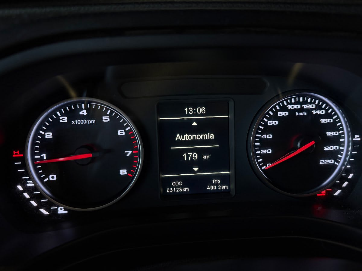 2022 JAC JS2 Rojo - Miniatura 8
