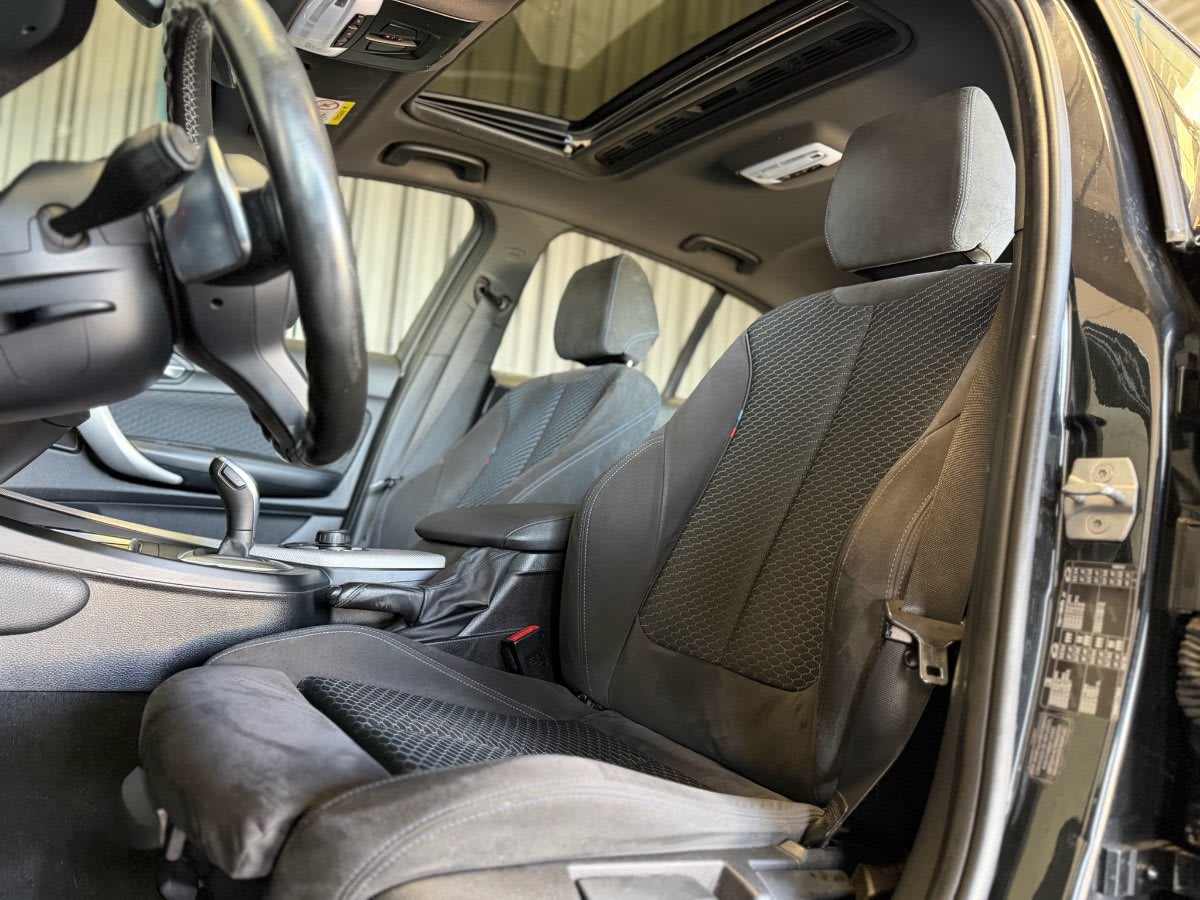 2018 BMW 120I NEGRO PERLA - Miniatura 7