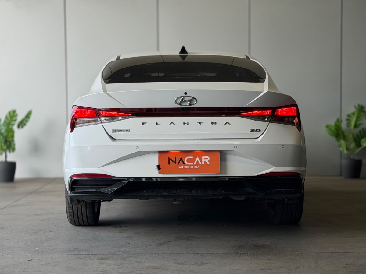 2024 Hyundai ELANTRA Blanco - Miniatura 4